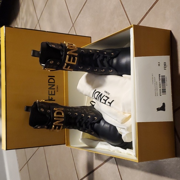 FENDI Fendigraphy Boots - Picture 3 of 12